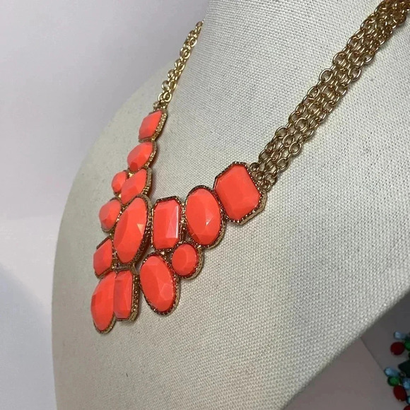 💚 ALDO Orange/melon Coloured Statement Necklace - Picture 3 of 4